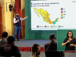 El doctor Ricardo Cortés presentó el semáforo COVID-19 para los primeras dos semanas de marzo. ESPECIAL