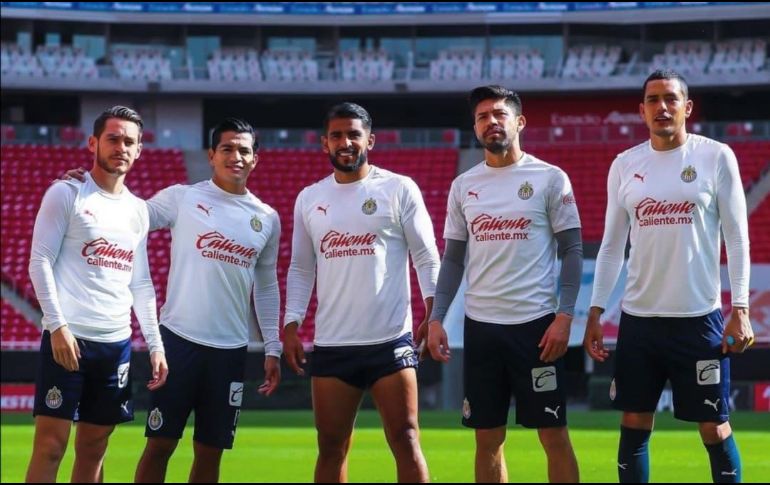 El Guadalajara trabajó en el estadio rojiblanco, en su cancha previo al duelo ante los Pumas. INSTAGRAM / @Chivas
