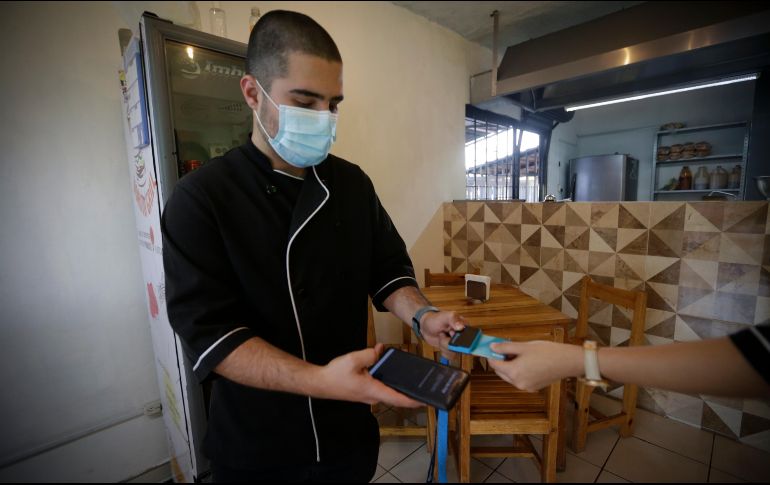 Microempresarios dicen que la puesta en marcha del programa “Consuma Local”, implementado por el Ayuntamiento de Guadalajara, los ha ayudado, en medio de la pandemia, a mantener sus negocios. EL INFORMADOR/F. Atilano