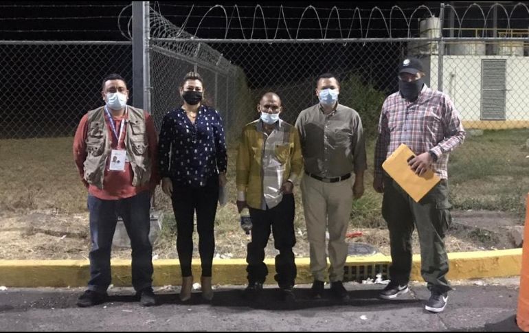 El señor Antonio es entregado al personal de la Comisión Local de Búsqueda en Colima. ESPECIAL