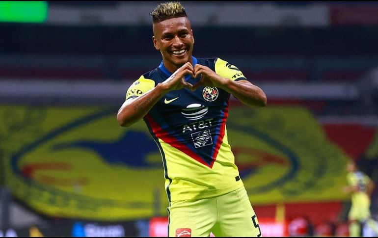 Pedro Aquino festeja el segundo gol del partido. IMAGO 7/E. Sánchez