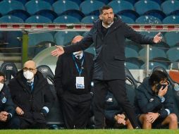 Sérgio Conceição buscaba explicaciones ante las fallas del Porto. AFP