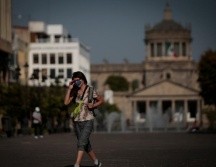 El uso de cubrebocas es obligatorio para entrar a algunos establecimientos. EL INFORMADOR / ARCHIVO