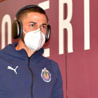 Chivas vs Pumas: Mier deja el campo por lesión