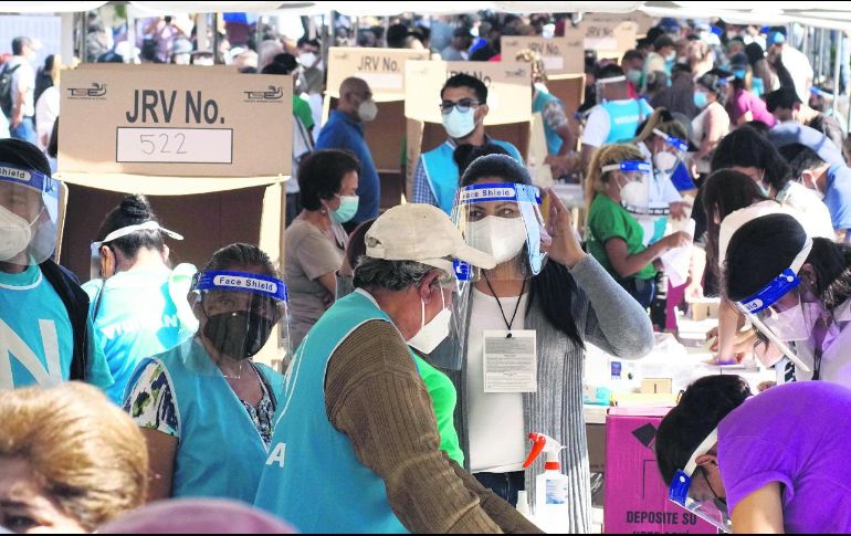 PATICIPACIÓN. Vota el 36.5% de los 5.3 ciudadanos esperados. En el ejercicio similar anterior de 2018 fue el 45.7 por ciento. XINHUA