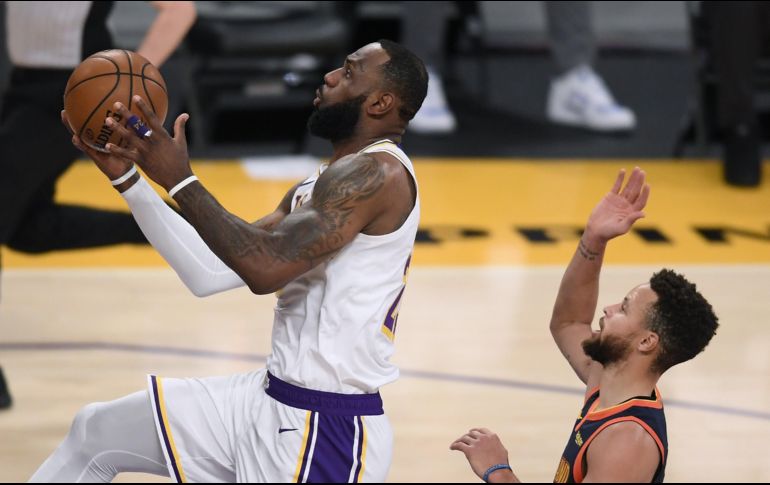 HISTÓRICO.  ames es el 23er jugador en la historia de la NBA con tantas apariciones de campaña regular (1300) y fue uno de seis jugadores de los Lakers con al menos 10 unidades. AFP