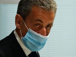 Nicolás Sarkozy a su salida del tribunal en París, Francia, donde se le impuso una pena de tres años de prisión. AP/M. Euler