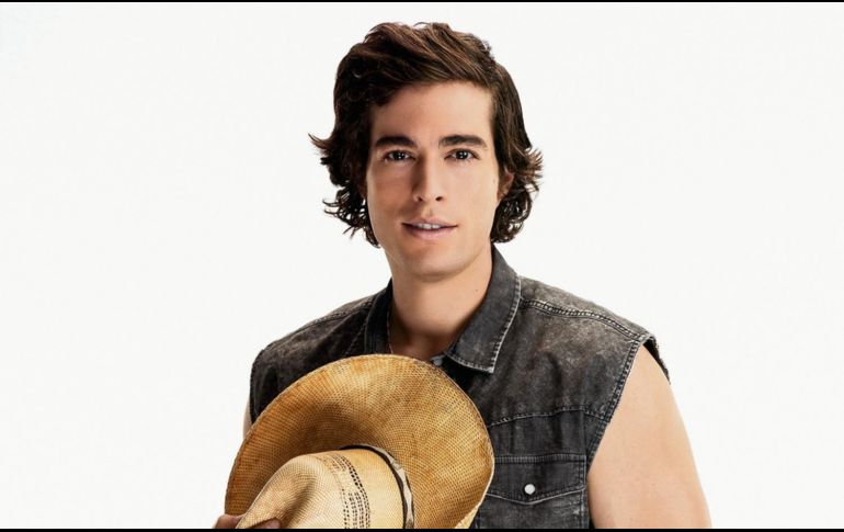 DANILO CARRERA. El actor, agradecido con la oportunidad de aparecer en “Quererlo todo” y ahora feliz por lanzar su nuevo libro. CORTESÍA • TELEVISA