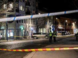 El sospechoso, un hombre de unos 20 años, fue herido en una pierna por los disparos de agentes y detenido en Vetlanda, informaron las autoridades. AFP / M. Fritzon