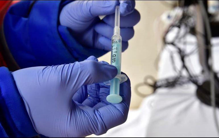 México sólo ha recibido 4.69 millones de vacunas, por lo que se han divulgado casos de personas de altos ingresos que cruzan la frontera para inmunizarse. EFE/C. Barba