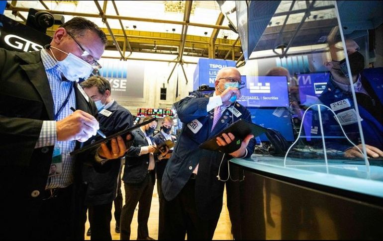 El parqué neoyorquino vivió otra jornada volátil que comenzó con perspectivas de volver al terreno positivo y acabó con ventas masivas. AP/C. Ziemer