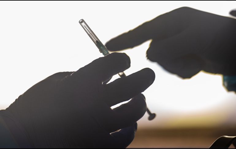 La UAQ busca sumar esfuerzos para que las pruebas de eficacia y con el virus activo puedan realizarse en laboratorios de otras universidades. Xinhua/V. Sanovri