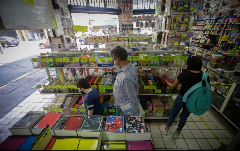 La venta de artículos de pintura y el comercio electrónico han ayudado a sobrellevar la crisis. EL INFORMADOR/F. Atilano