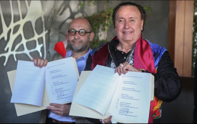 Enrique Michel, presidente del Consejo Directivo de la Fundación Honoris Causa (derecha), expresó que buscan “cachar” a los héroes anónimos para rendirles el homenaje que merecen. EL INFORMADOR/G. Gallo