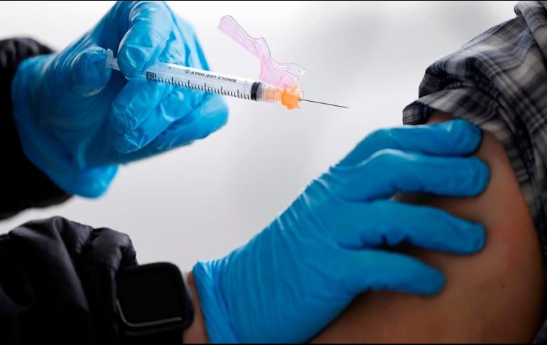 Algunas fábricas podrían empezar a producir cientos de millones de vacunas contra el COVID-19 si tan sólo tuvieran el modelo y el conocimiento técnico. EFE/ARCHIVO