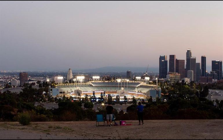 Los estadios y otras estructuras al aire libre podrán reabrir para competencias deportivas o conciertos a partir del 1 de abril. EFE/ARCHIVO