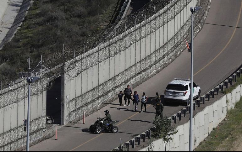 Los funcionarios evaluarán la situación y la seguridad de los pequeños migrantes. AP/Archivo