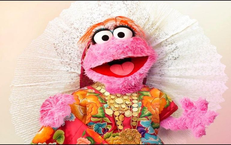 Lola trae puesto un traje bordado de gala de las zapotecas del Istmo de Tehuantepec. ESPECIAL