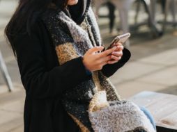 Los usuarios podrán elegir la forma de interactuar ya sea mediante una conversación guiada o mediante preguntas específicas. PEXELS.