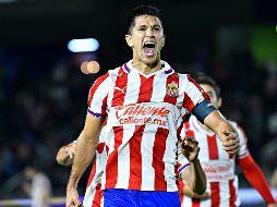 EMPUJE. El capitán de las Chivas logró marcar el gol de su equipo. Salió lesionado en la segunda mitad. IMAGO7