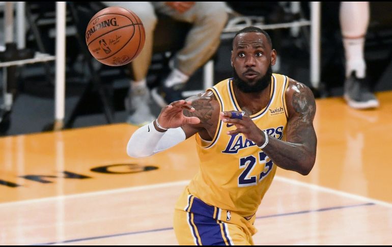 LEBRON JAMES. El “Rey” comandará el equipo de la Conferencia Oeste. AFP