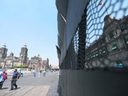 CERRAZÓN. Los muros alrededor de Palacio Nacional esconden un inexplicable miedo ante un legítimo reclamo de las mujeres y la sociedad en general. EFE