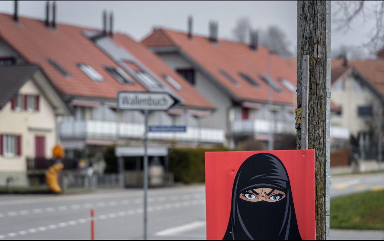 La ley aprobada en este referéndum también se aplicará a los participantes en manifestaciones y marchas, que no podrán ocultarse el rostro. AFP / F. Coffrini