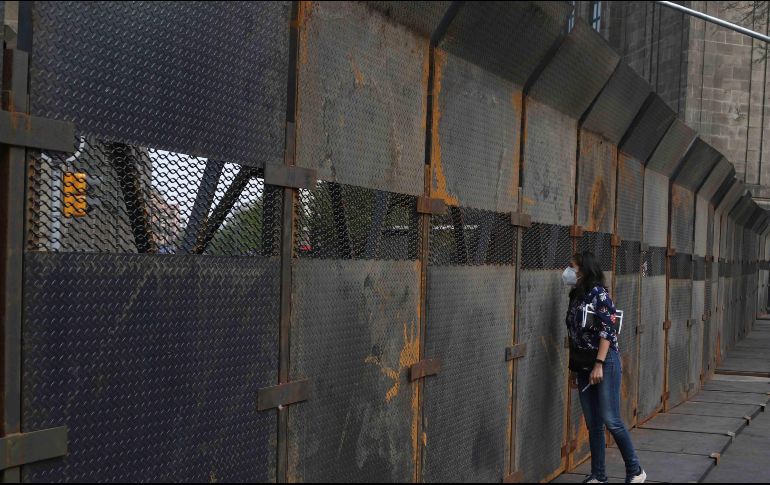 Desde el pasado viernes se han colocado vallas en distintos recintos de la Ciudad de México, como el Palacio Nacional. SUN / ARCHIVO
