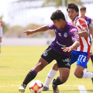 Chivas genera dudas rumbo al Clásico Nacional