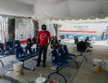 Una cuadrilla de trabajadores pintó los muros exteriores y limpió el interior del Centro de Salud. EL INFORMADOR / G. Gallo