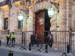 Se colocaron  vallas alrededor de Palacio de Gobierno en el Centro de Guadalajara. EL INFORMADOR / G. Gallo