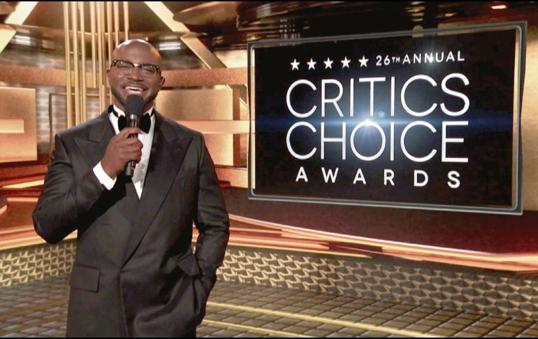 TAYE DIGGS. El conductor de la gala se enlazó con los ganadores, usando una escenografía virtual y con poco contacto humano. EFE