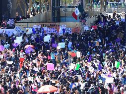 La concentración en el Monumento a la Revolución en Ciudad de México previo a la marcha por el Día Internacional de la Mujer. EFE/C. Ramírez