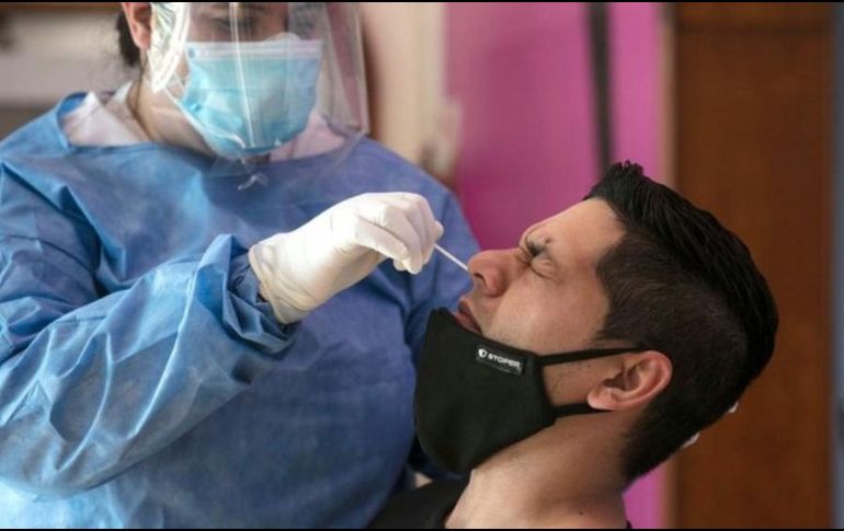 La detección de múltiples variantes en una persona podría entonces ser el resultado de la coinfección por diferentes variantes, o la generación de mutaciones en el paciente después de la infección inicial. GETTY IMAGES