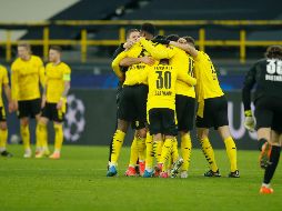 Jugadores del Borussia festejan el pase de su equipo. AFP / L. Kuegeler