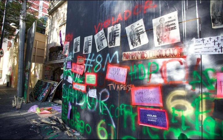 La medida fue criticada en redes sociales y por manifestantes que se encontraban afuera de la casa de Roemer. SUN / G. Espinosa