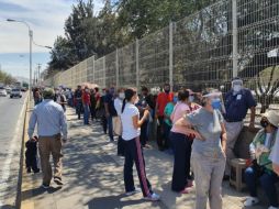 Un retraso en la llegada de las vacunas y falta de asientos afectaron la primera jornada de vacunación. EL INFORMADOR/A. Montiel