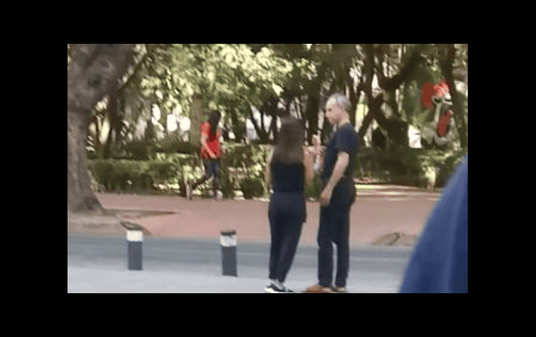 Cuestionado por las imágenes que circularon en redes sociales, Gatell no negó ni afirmó que se tratara de él. ESPECIAL