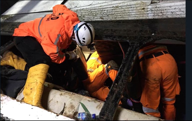 Los socorristas extrajeron a 39 supervivientes. AP/BASARNAS