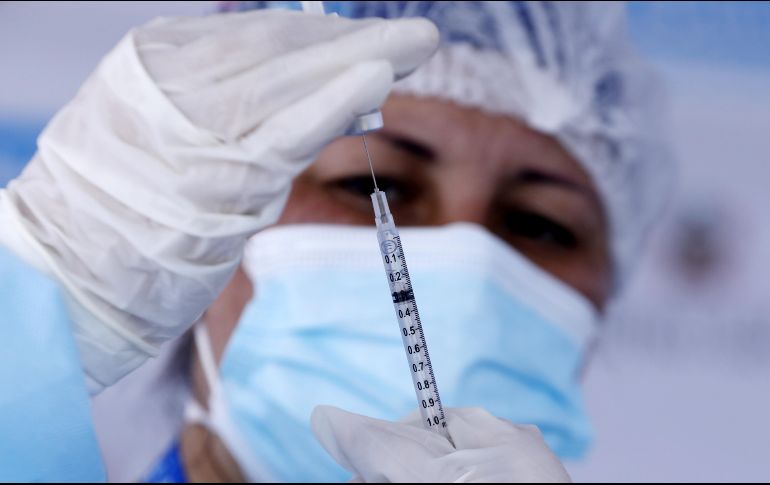 AMLO destacó que ayer miércoles se aplicaron 300 mil dosis en todo el país. XINHUA / M. Bazo