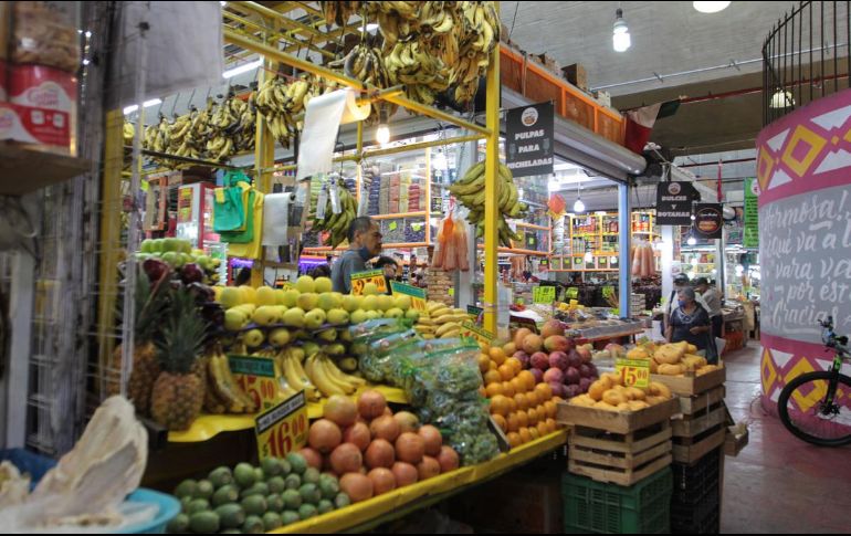 El Grupo Consultor de Mercados Agrícolas (GCMA) midió el aumento de la canasta básica en las tres principales ciudades del país. NOTIMEX/Archivo