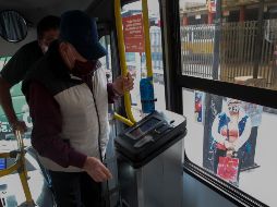Denuncian cobros extra en tarjeta del transporte público