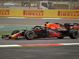 El circuito fue afectado por una tormenta de arena que redujo la visibilidad y los niveles de agarre de los monoplazas. AFP / M. Mahdi