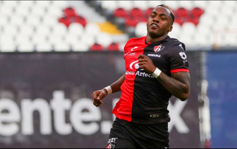 El ecuatoriano se quitó a dos hombres dentro del área, le quedó el esférico botando hacia su pierna zurda, decidió disparar, pero el envío se fue por un lado de la cabaña del equipo de Nicolás Larcamón. Imago7