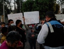 Hacia las ocho de la noche, los vecinos ya habían cerrado la circulación del Periférico. EL INFORMADOR/G. Gallo