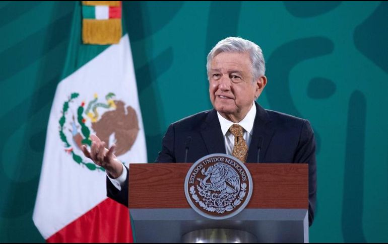 AMLO estuvo acompañado del gobernador de Sinaloa, Quirino Ordaz Coppel, y la titular de la Comisión Nacional del Agua, Blanca Jiménez Cisneros. EFE/Presidencia de México