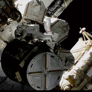 NASA: astronautas de la EEI realizan la quinta caminata espacial del año