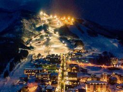 Niseko. El pueblo luce espectacular por las noches. ESPECIAL