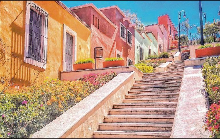 Corazón colorido. Las graditas del Centro, con sus desniveles y colores, son un punto de encuentro que vas a querer conocer. ESPECIAL