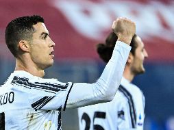 La leyenda brasileña Pelé felicitó este domingo en las redes sociales a Cristiano Ronaldo, autor de un triplete en la victoria 3-1 de la Juventus frente al Cagliari. AFP / A. Pizzoli